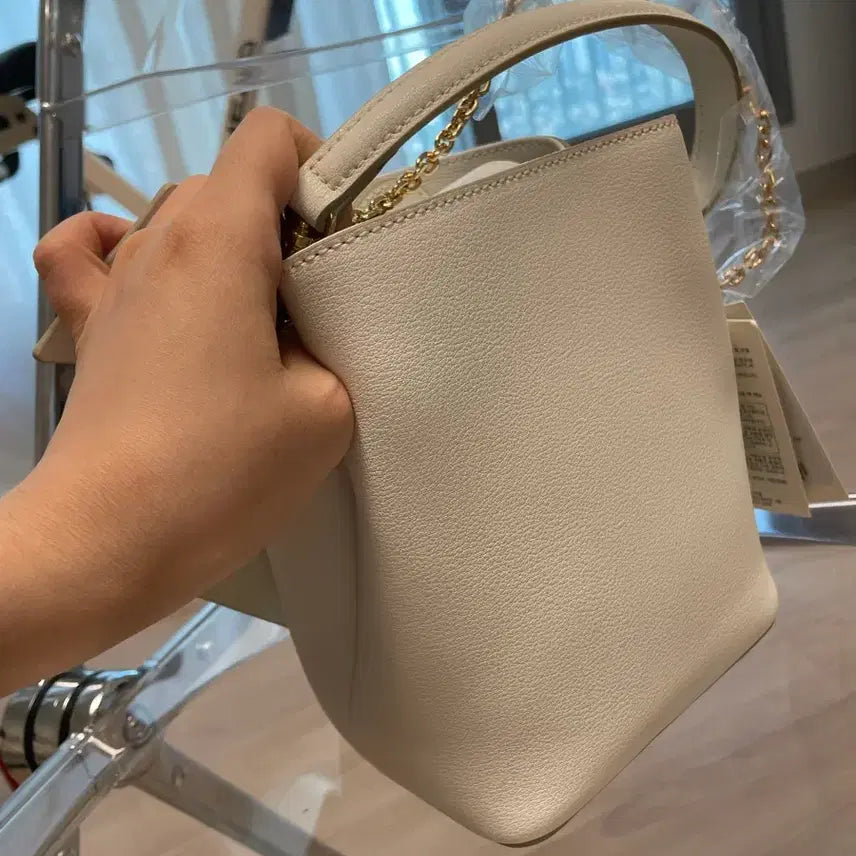 [BUNJANG] Austkaka Mini Crossbody Bag (Cowhide) / 오스트카카 미니 크로스백(소가죽)