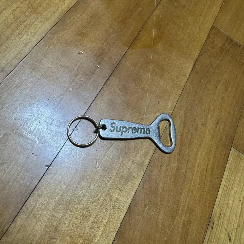 [BUNJANG] Supreme Bottle Opener Keychain Silver 24FW / 슈프림 보틀 오프너 키체인 실버 - 24FW
