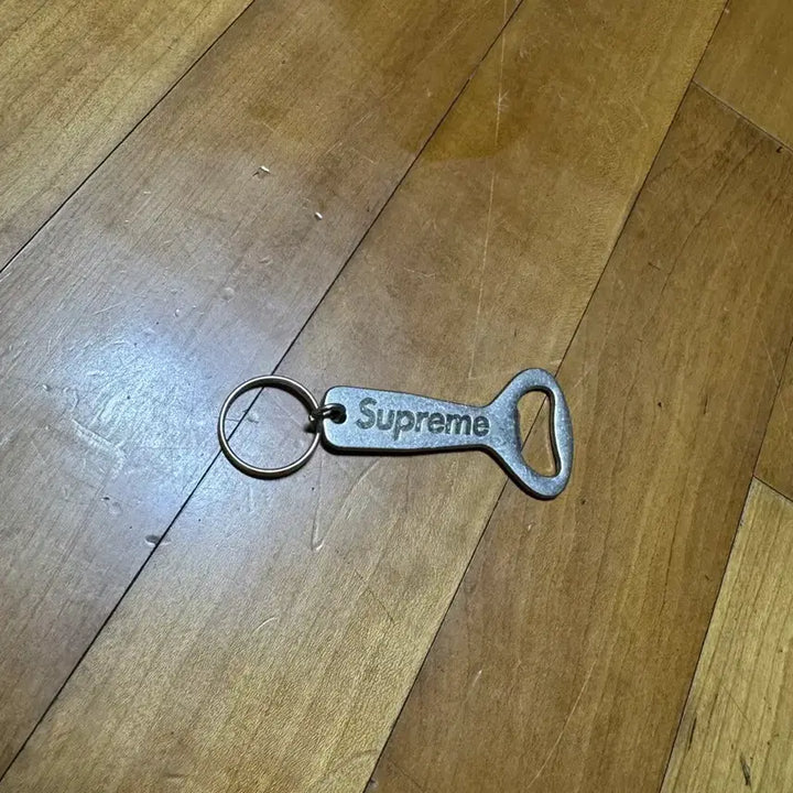 [BUNJANG] Supreme Bottle Opener Keychain Silver 24FW / 슈프림 보틀 오프너 키체인 실버 - 24FW