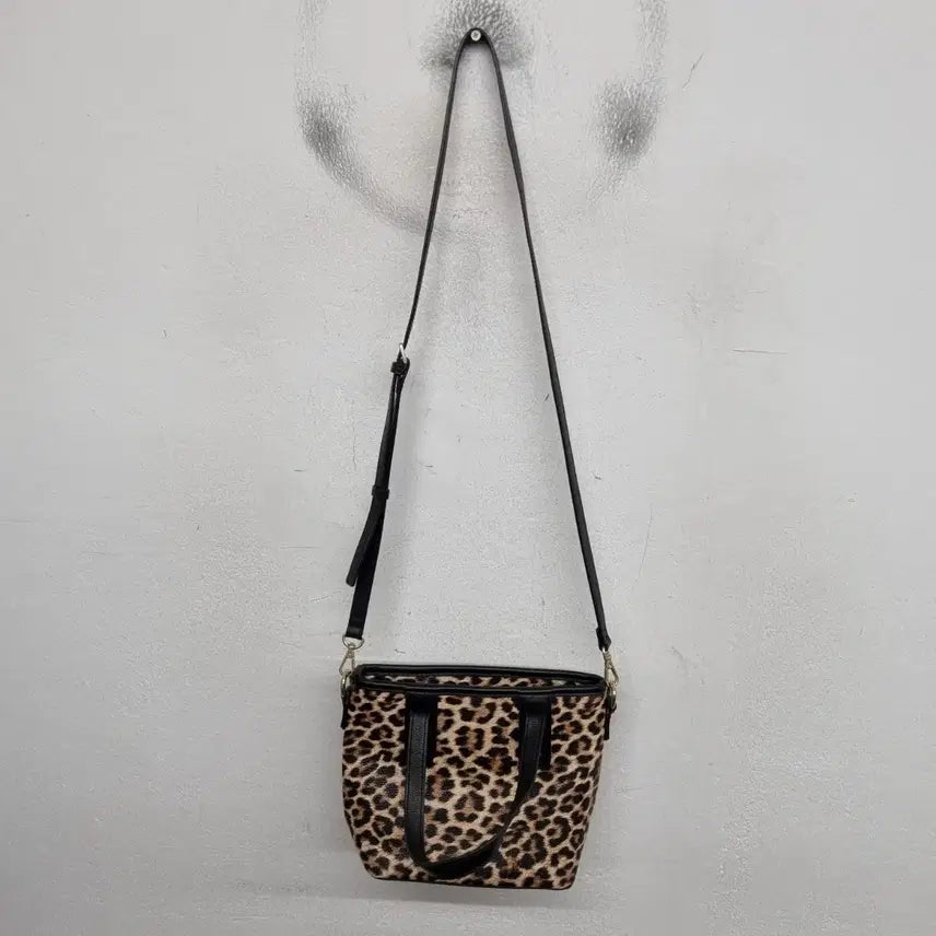 [BUNJANG] Blue Pepe Leopard Print Crossbody Shoulder Bag / [free size] 블루페페 호피 크로스백 숄더백
