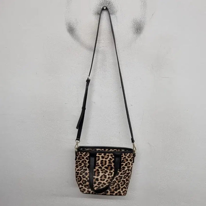 [BUNJANG] Blue Pepe Leopard Print Crossbody Shoulder Bag / [free size] 블루페페 호피 크로스백 숄더백