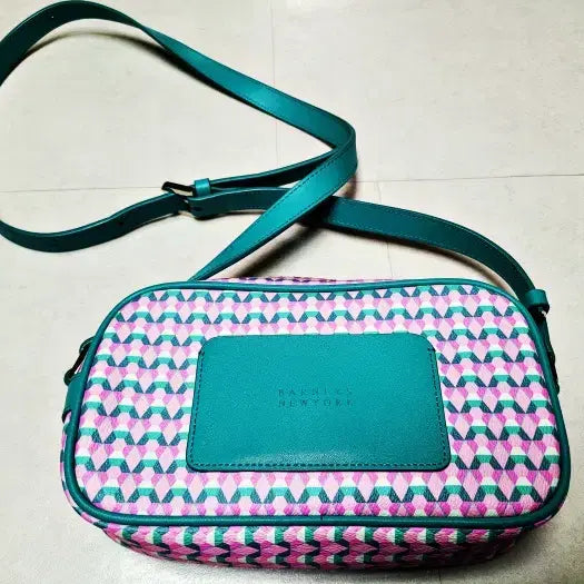 [BUNJANG] Barneys New York Mint Pink Square Crossbody Bag / 바니스뉴욕 민트핑크 사각크로스백