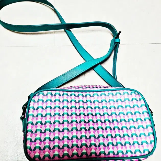 [BUNJANG] Barneys New York Mint Pink Square Crossbody Bag / 바니스뉴욕 민트핑크 사각크로스백