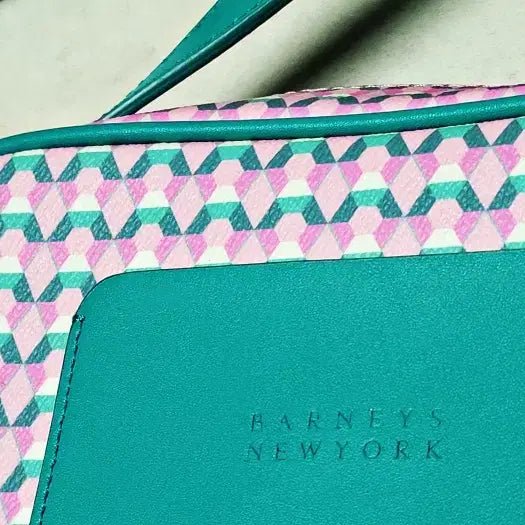 [BUNJANG] Barneys New York Mint Pink Square Crossbody Bag / 바니스뉴욕 민트핑크 사각크로스백