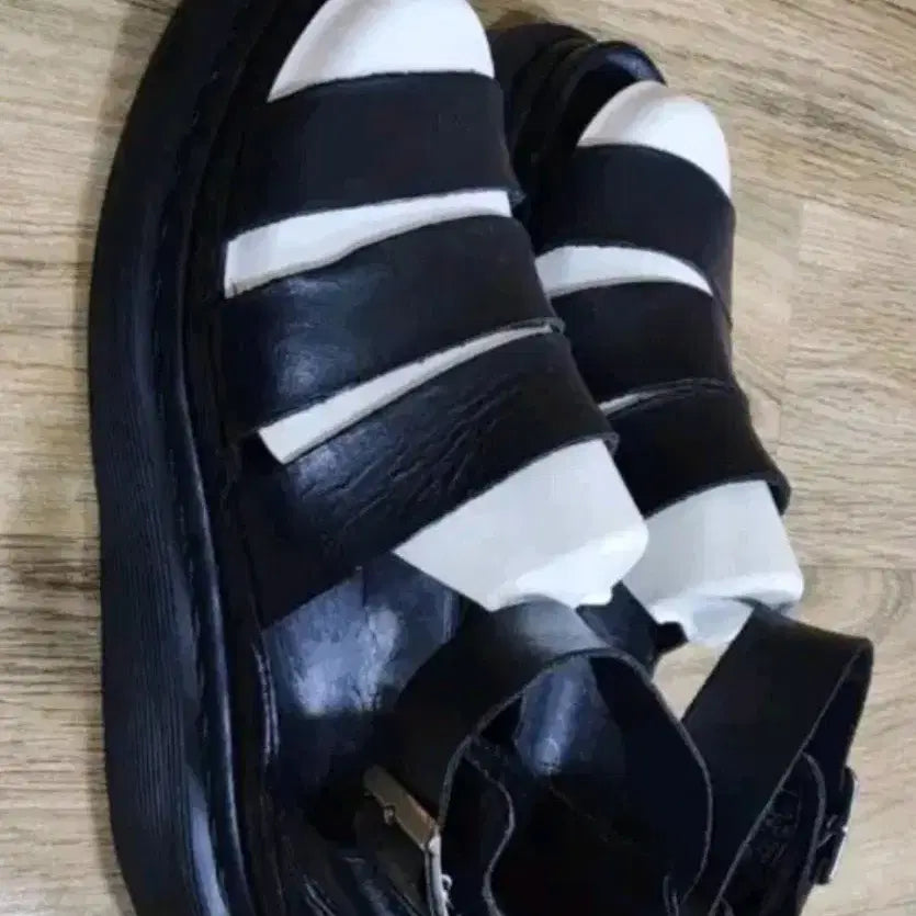 [BUNJANG] Dr. Martens Clarissa Natural Leather Sandals / 닥터마틴 남여공용 클라리사 천연가죽 샌들-(245~250)