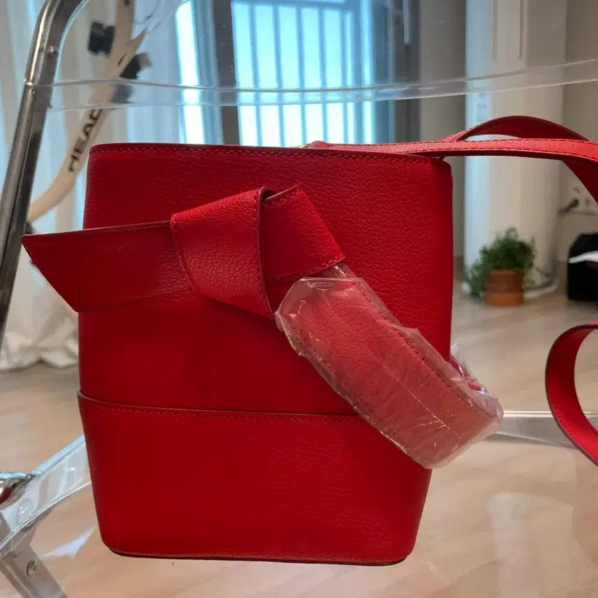 [BUNJANG] Ostkaka Mini Crossbody Bag (Cowhide) / 오스트카카 미니 크로스백 새상품(소가죽)