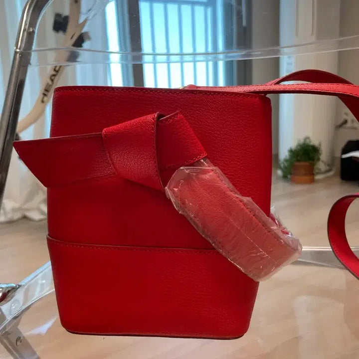 [BUNJANG] Ostkaka Mini Crossbody Bag (Cowhide) / 오스트카카 미니 크로스백 새상품(소가죽)