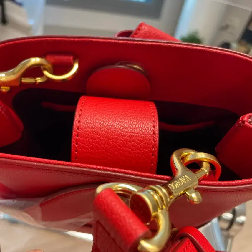 [BUNJANG] Ostkaka Mini Crossbody Bag (Cowhide) / 오스트카카 미니 크로스백 새상품(소가죽)