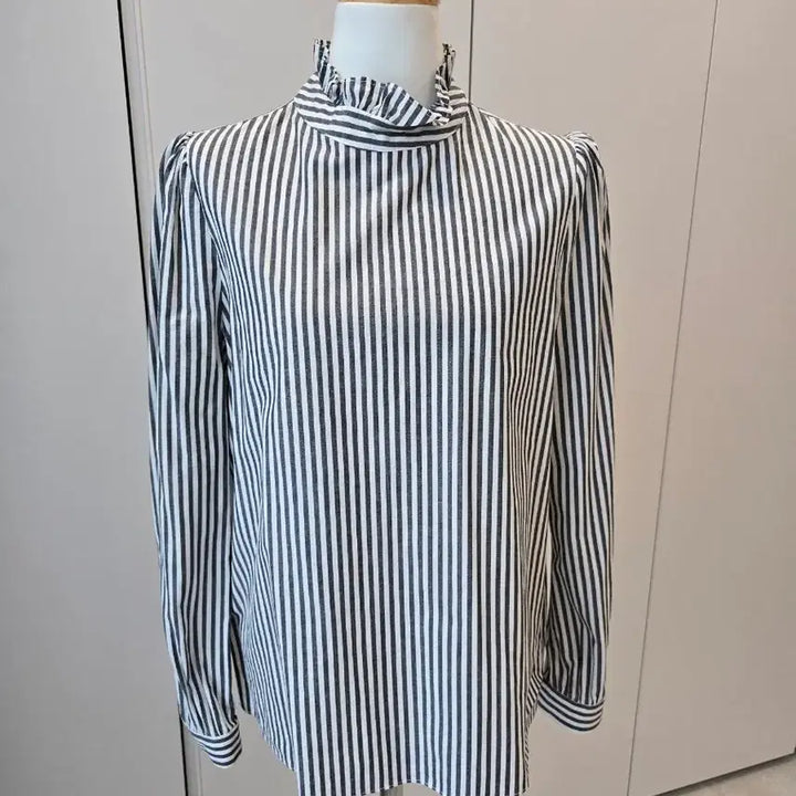 [BUNJANG] Neck Point Stripe Shirt / 넥 포인트 스트라이프 셔츠