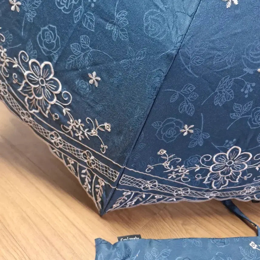 [BUNJANG] Girard Perregaux Embroidery Lightweight Umbrella / 기라로슈 고급자수. 양산.  완전 가벼워요