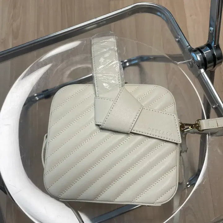 [BUNJANG] Ostkaka Square Mini Crossbody Bag (Genuine Leather, New) / 오스트카카 사각미니 크로스백 (소가죽 새상품)