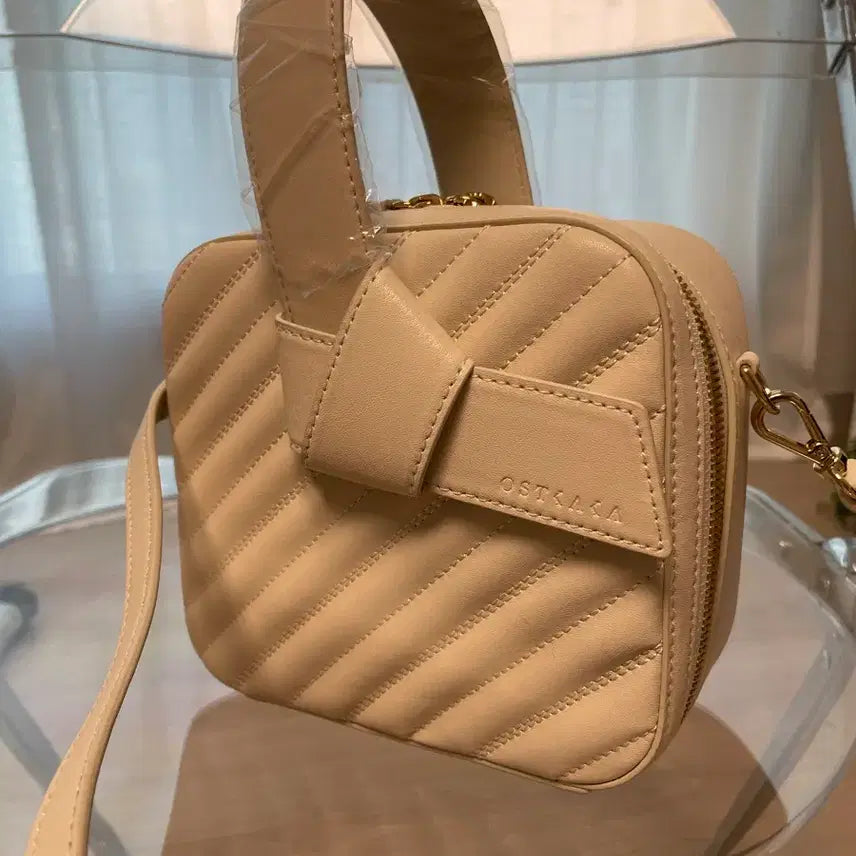 [BUNJANG] Ostkaka Square Mini Crossbody Bag (Genuine Leather, New) / 오스트카카 사각미니 크로스백 (소가죽 새상품)