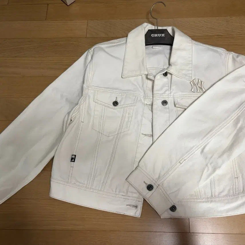 [BUNJANG] CRUX New York Yankees White Denim Jacket / CRUX 뉴욕 양키스 화이트 데님 자켓