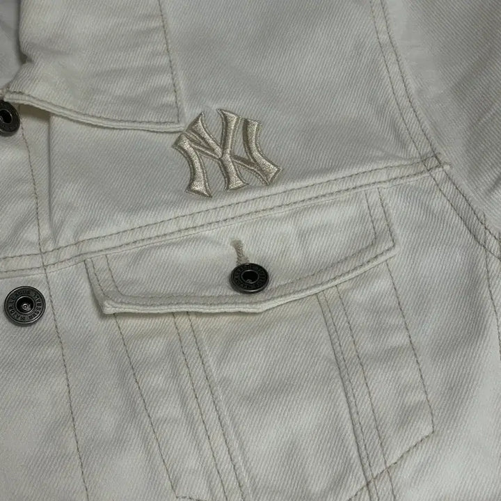 [BUNJANG] CRUX New York Yankees White Denim Jacket / CRUX 뉴욕 양키스 화이트 데님 자켓