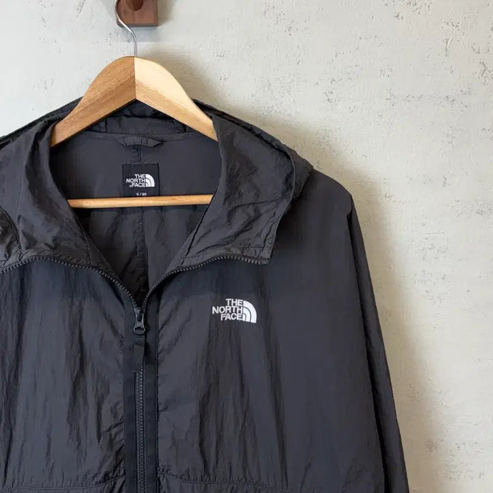 [BUNJANG] The North Face Lightweight Nylon Windbreaker Jacket Black / [S] 노스페이스 나일론 경량 바람막이 블랙