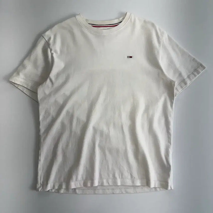 [BUNJANG] Tommy Hilfiger Small Logo White T-Shirt / Tommy Hilfiger 타미힐피거 스몰 로고 화이트 반팔