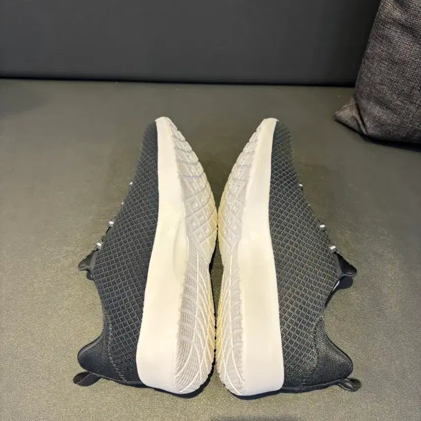 [SOLD OUT] 스케쳐스 운동화 250사이즈