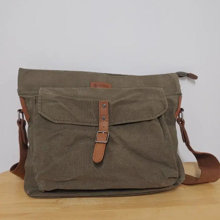 [BUNJANG] Aigle Khaki Messenger Bag / 에글 AIGLE 카키색 메신저백