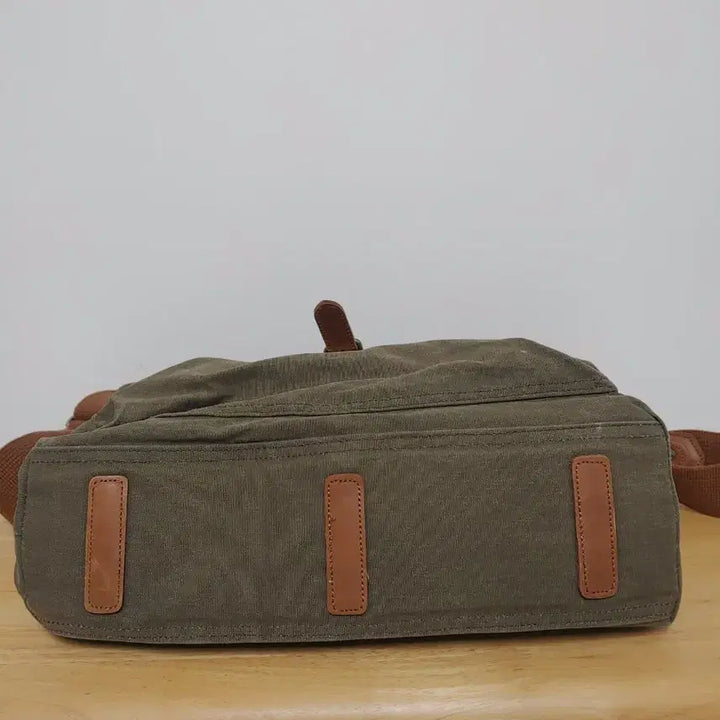 [BUNJANG] Aigle Khaki Messenger Bag / 에글 AIGLE 카키색 메신저백