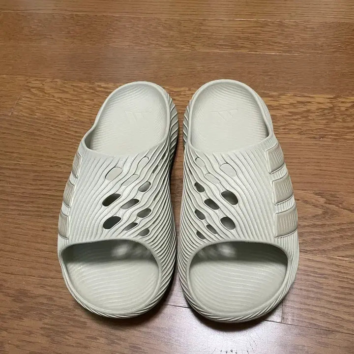 [SOLD OUT] 아디다수 퓨어칠 슬라이드 285