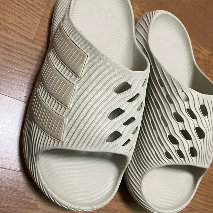 [SOLD OUT] 아디다수 퓨어칠 슬라이드 285