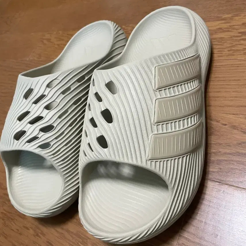 [SOLD OUT] 아디다수 퓨어칠 슬라이드 285