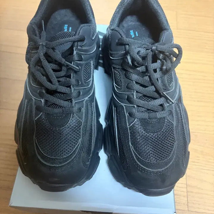 [BUNJANG] All Black Button Seoul Sneakers 270 / 올블랙 버튼서울 운동화270