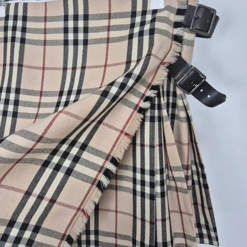 [BUNJANG] Burberry Check Pattern Belt Mini Skirt / 버버리 체크 패턴 벨트 미니스커트