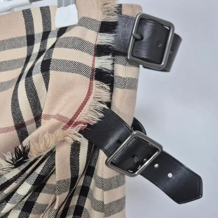 [BUNJANG] Burberry Check Pattern Belt Mini Skirt / 버버리 체크 패턴 벨트 미니스커트