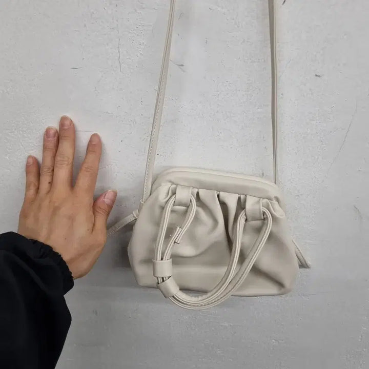 [BUNJANG] Leather Mini Crossbody Bag / [free size] 레더 미니 크로스백