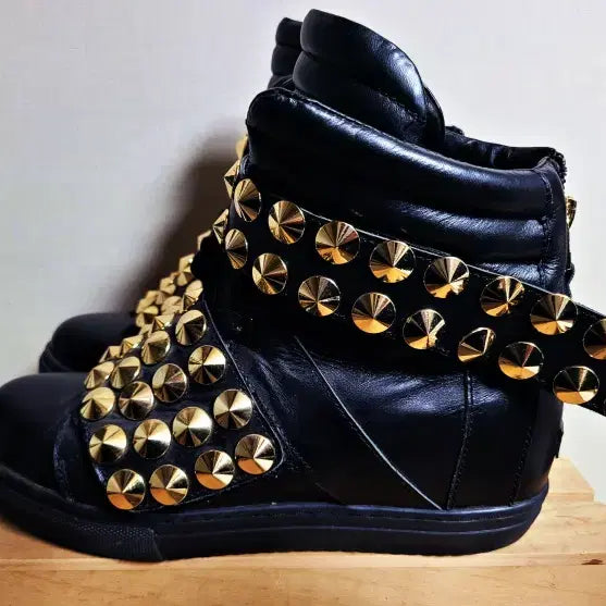[BUNJANG] SUECOMMA BONNIE Studded Leather High-Top Sneakers / 슈콤마보니 스터드장식 가죽하이탑 스니커즈 245  s43