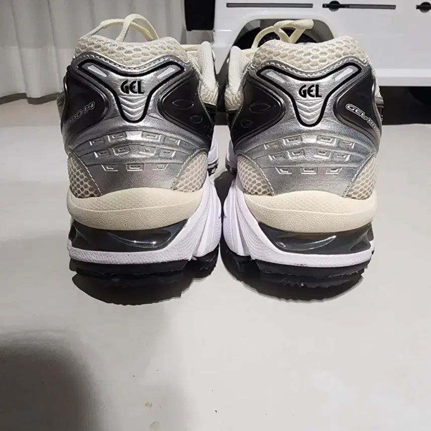 [BUNJANG] ASICS Gel-Kayano 14 Cream Black (280) / [1회착]아식스 젤카야노14 크림블랙(280)