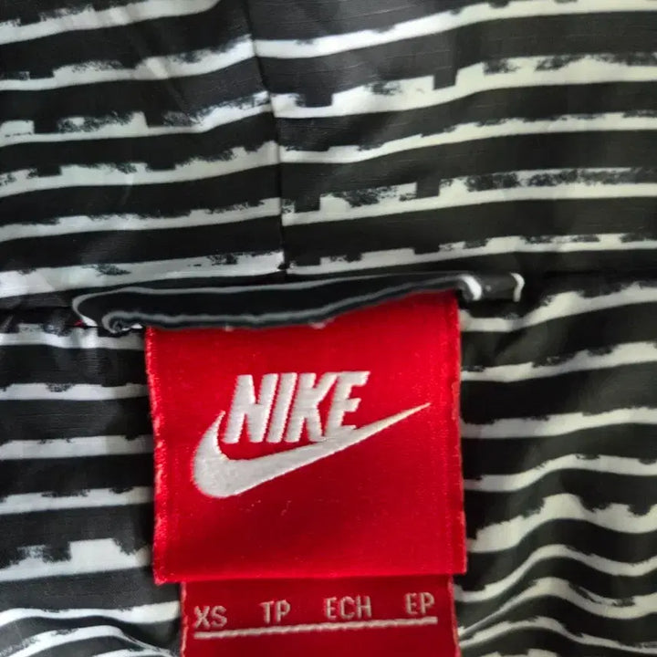 [BUNJANG] Nike Stripe Hooded Zip-Up Jacket / 나이키 스트라이프 후드 집업 자켓