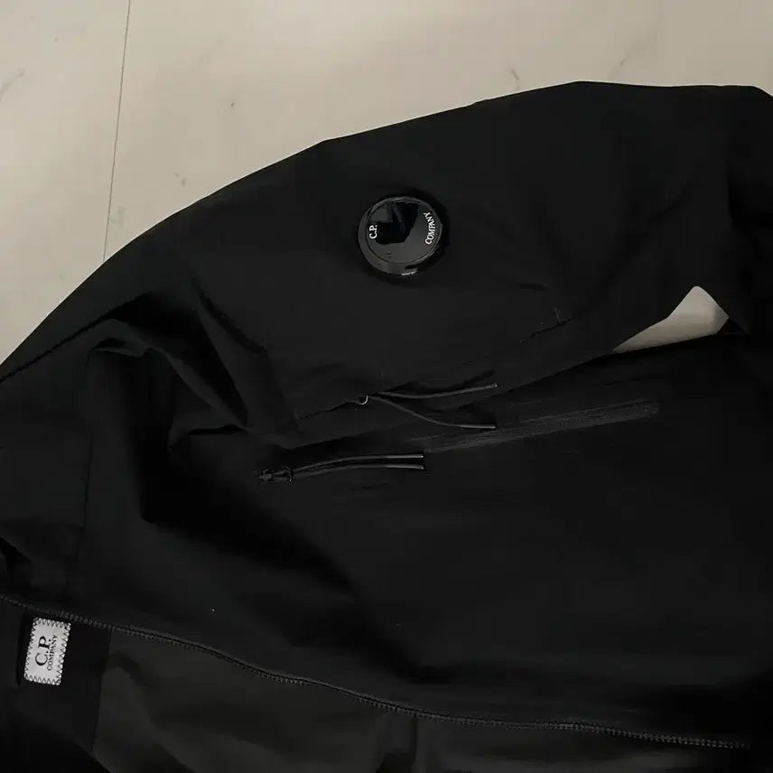 [SOLD OUT] CP 컴퍼니 프로텍 바람막이