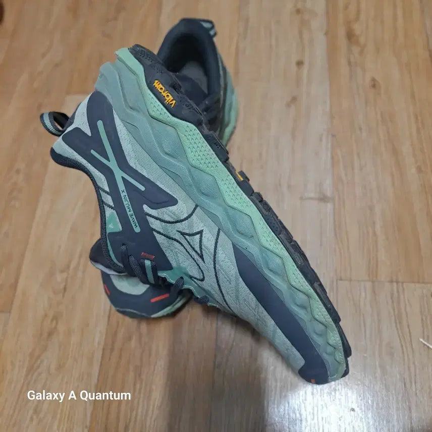 [BUNJANG] Mizuno Moonjin X Trekking Running Shoes (275-280) / 미즈노 문진 X 트레킹 런닝화 (275~280)