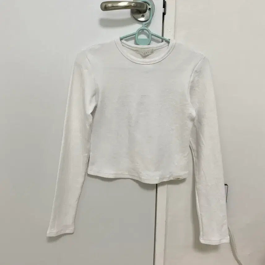 [BUNJANG] Semi Crop Long Sleeve Top / 세미 크롭 긴팔 블랙 화이트