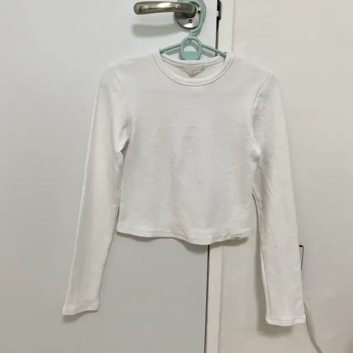 [BUNJANG] Semi Crop Long Sleeve Top / 세미 크롭 긴팔 블랙 화이트