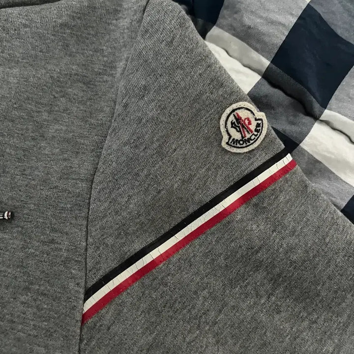 [BUNJANG] Moncler Grey Logo Patch Hoodie Zip-Up / 몽클레어 그레이 후드집업 정품
