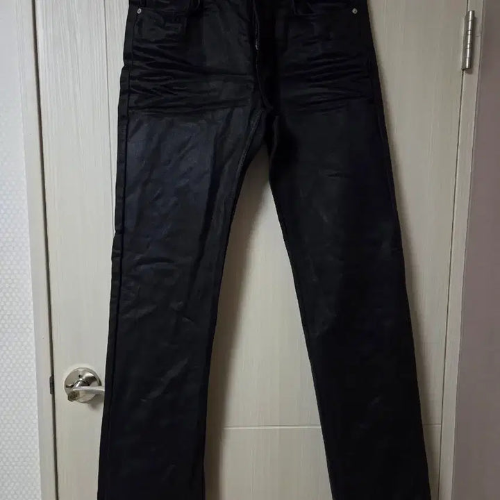 [BUNJANG] Sunday Off Club Wax Coating Straight Leg Jeans Black / [2] 선데이오프클럽 왁스 코팅 진 블랙