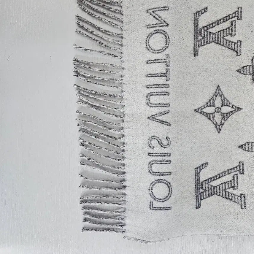 [BUNJANG] Louis Vuitton Monogram Shadow Muffler / 루이비통 모노그램 쉐도우 머플러(상태최상)
