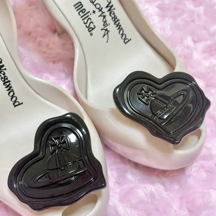 [BUNJANG] Vivienne Westwood Melissa Collaboration Heart Detail Heels / 빈티지 비비안웨스트우드 멜리사 구두 힐 하트 신발 슈즈