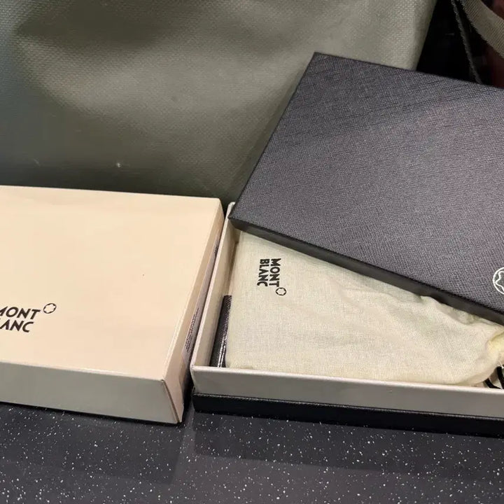 [BUNJANG] Montblanc Saffiano Bi-fold Wallet / 몽블랑 사피아노 반지갑 정품 새제품