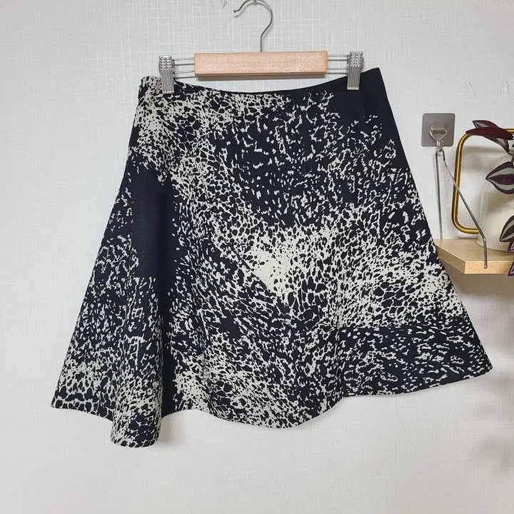 [BUNJANG] Mine by Handsome Asymmetric Hem Mini Skirt Black Size 55 / 한섬 마인 사선언발 미니스커트 55 블랙
