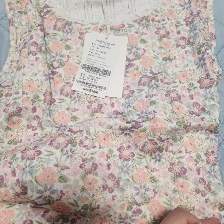 [BUNJANG] Thursday Island Floral Sleeveless Top / 써스데이아일랜드나시티