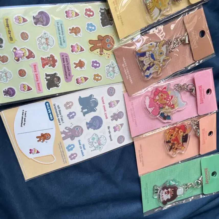 [BUNJANG] Cookie Run Kingdom Acrylic Keyring &amp; Sticker Bundle Set / 쿠키런 킹덤 아크릴 키링,스티커 일괄