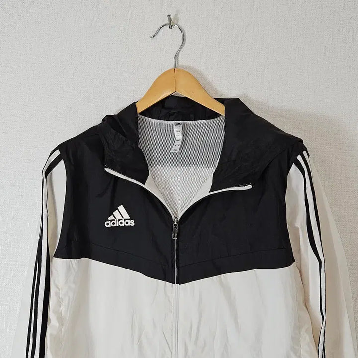 [BUNJANG] Adidas Black &amp; White 3-Stripes Lightweight Windbreaker Jacket XL / 아디다스 검흰 삼선 바람막이 경량 자켓 우븐 윈드브레이커 2XL 110