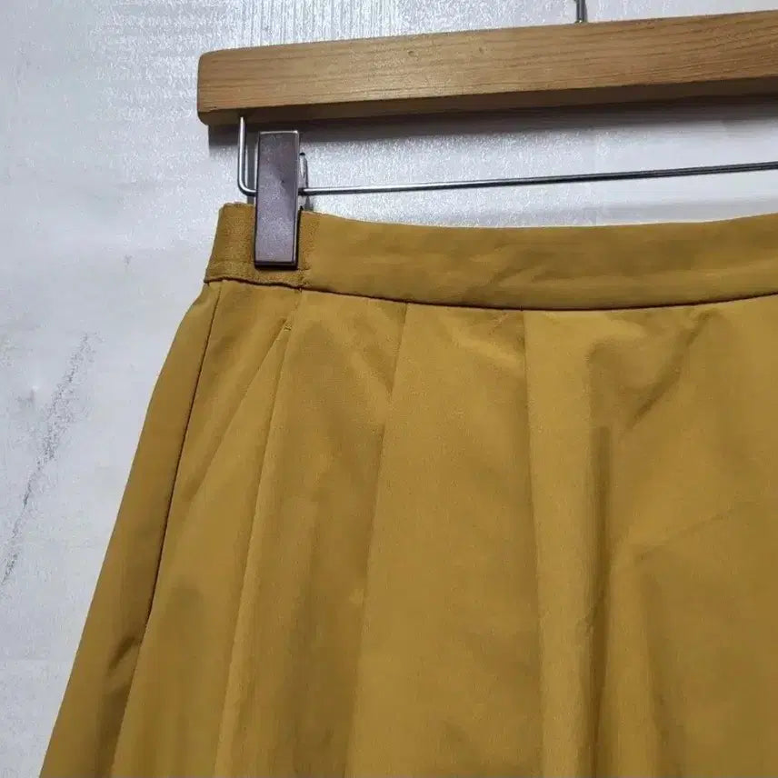 [BUNJANG] Uniqlo Back-Band Flare Skirt / 유니클로 뒷밴딩 플레어 스커트 M