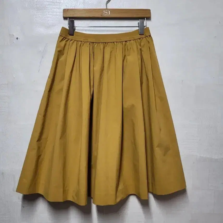 [BUNJANG] Uniqlo Back-Band Flare Skirt / 유니클로 뒷밴딩 플레어 스커트 M