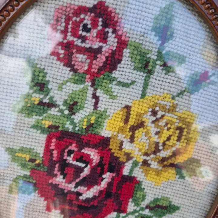 [BUNJANG] Vintage Rose Flower Needlepoint Embroidery Framed Art / 빈티지 로즈 플라워 니들 자수 액자