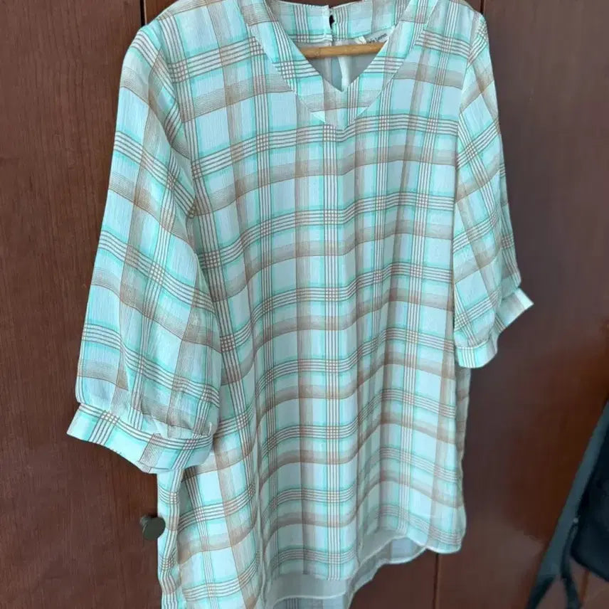 [BUNJANG] Olivia Lauren Checkered V-Neck Short-Sleeve Blouse / 체크 반팔 블라우스